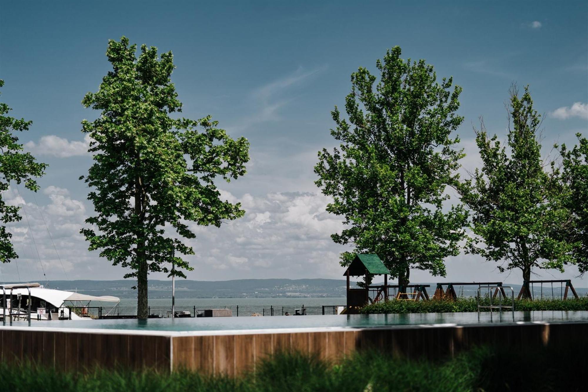 Butique Apartman Grand Balatonlelle Exteriör bild