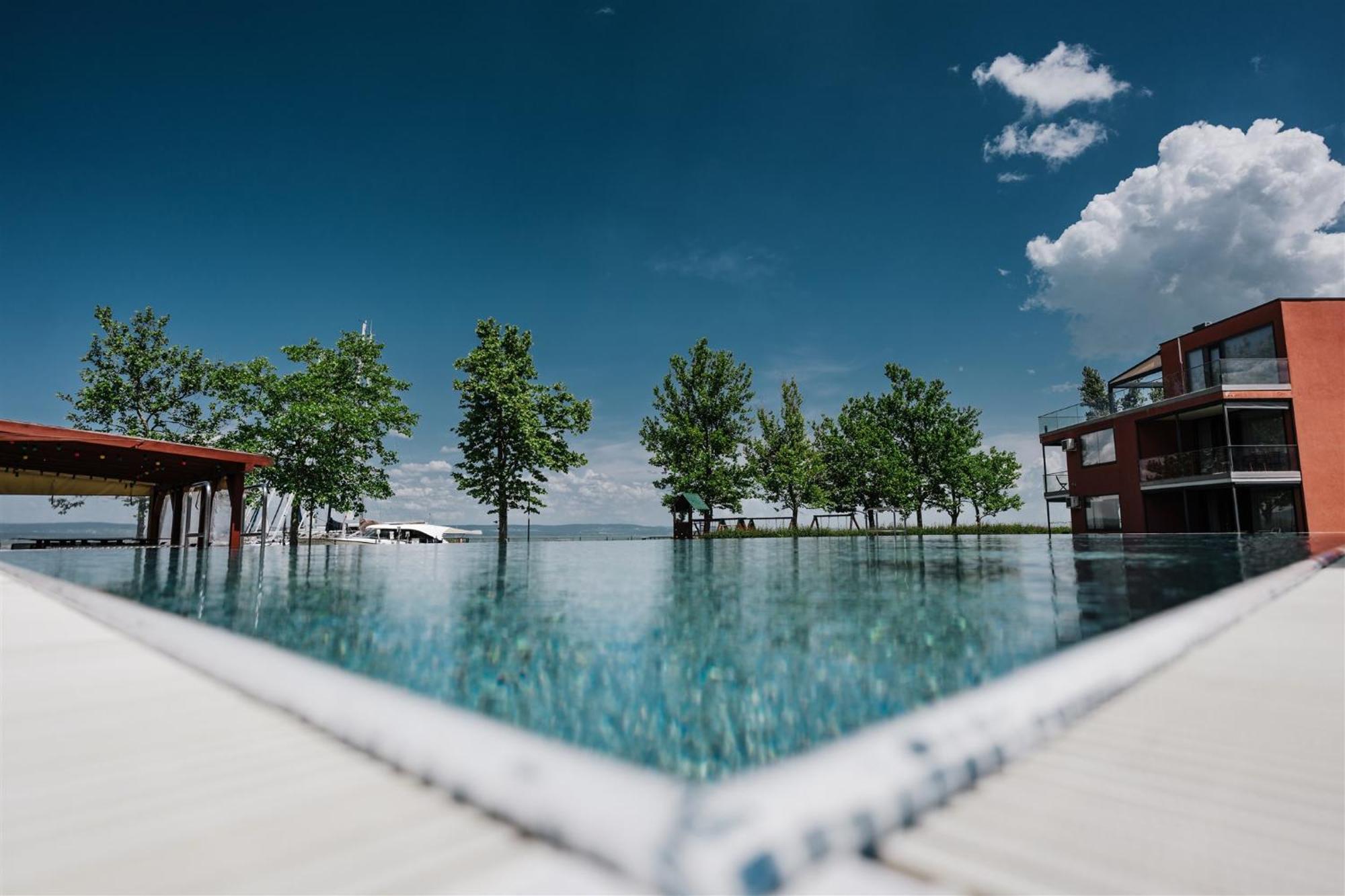 Butique Apartman Grand Balatonlelle Exteriör bild