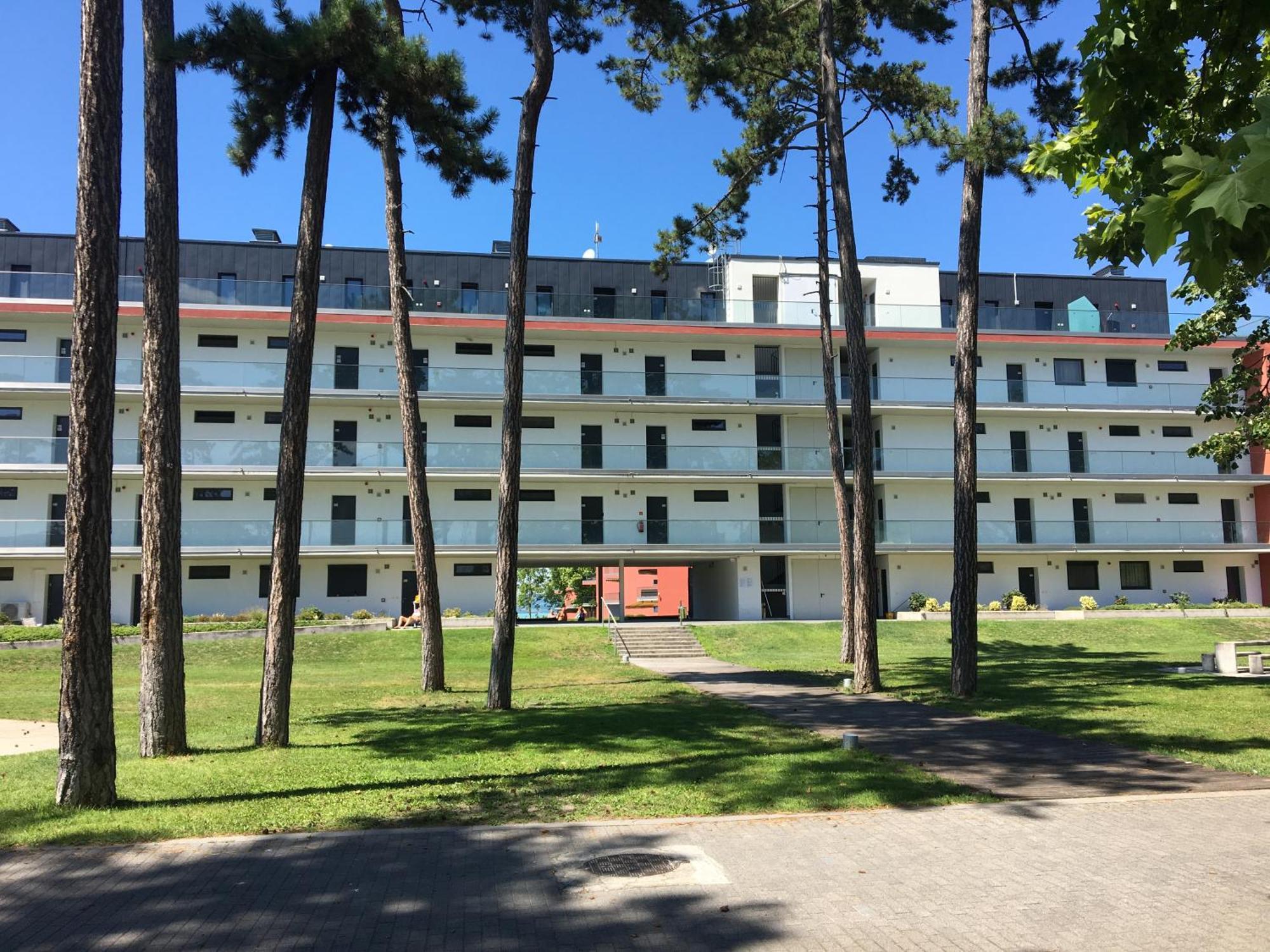 Butique Apartman Grand Balatonlelle Exteriör bild