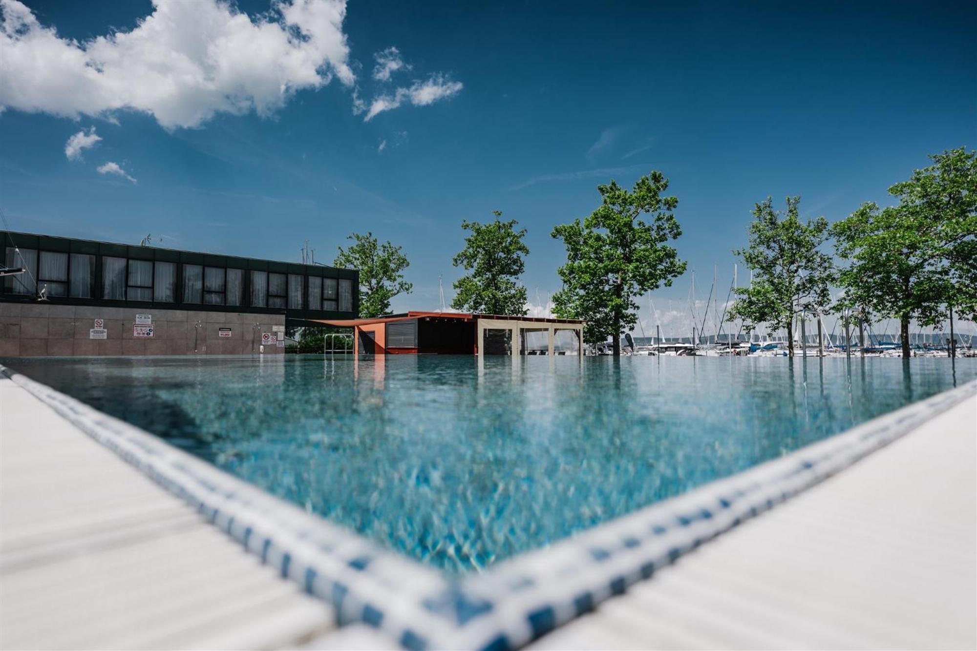 Butique Apartman Grand Balatonlelle Exteriör bild
