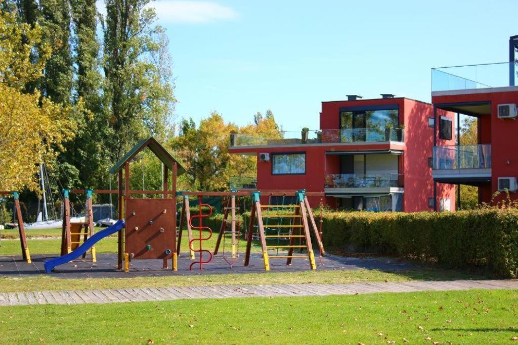 Butique Apartman Grand Balatonlelle Exteriör bild